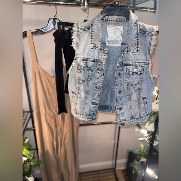 Romper with onesie and vest, barley worn - Picture 3 of 5